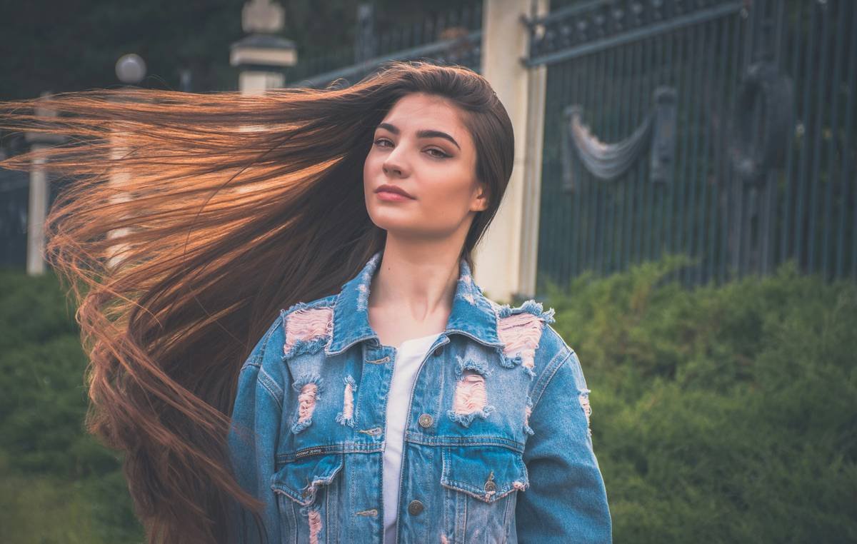 Side-by-side comparison: high-quality Remy human hair vs. synthetic straight ponytail extension under natural light showing shine, texture, and end taper differences