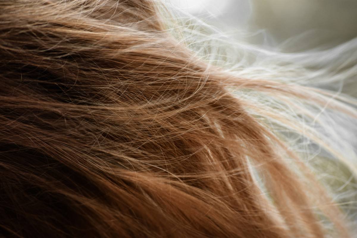 Step-by-step tutorial showing how to blend ponytail extension styles seamlessly